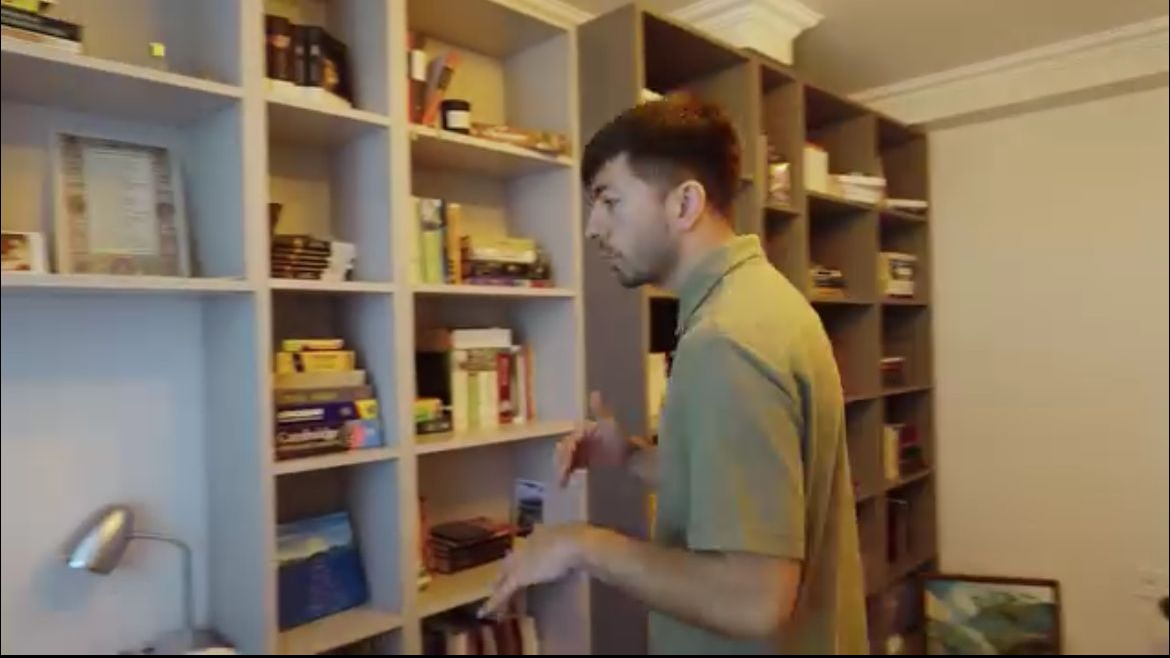 Cum arată vila cu două etaje a lui Mircea Bravo! Și-a luat casă în cel mai scump oraș din România