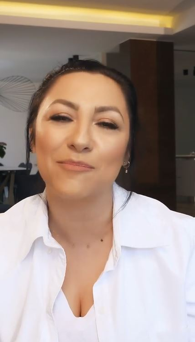 Andra, în ipostaze nemaivăzute până acum! S-a filmat în timp ce se vopsește singură acasă. Ce s-a întâmplat după ce și-a aplicat vopseaua pe păr