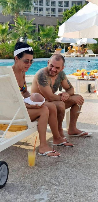 Ionuț Atodiresei, cu soția și fetița