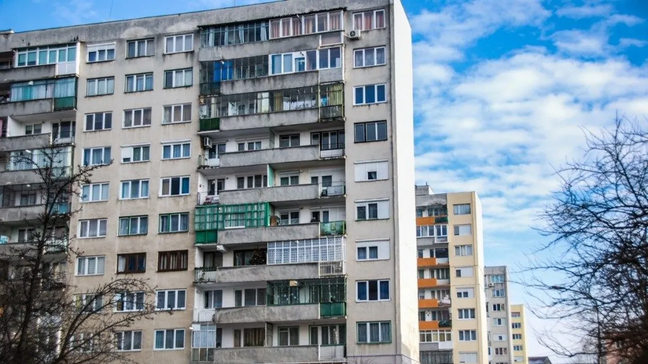 Noul regulament al blocurilor din România a devenit oficial. Între ce ore nu avem voie să strigăm sau să ascultăm muzică