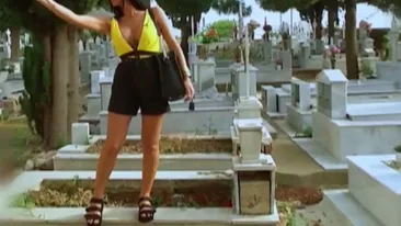 N-ai mai văzut aşa ceva! Margherita de la Clejani, mască de întinerire cu pământ de pe morminte