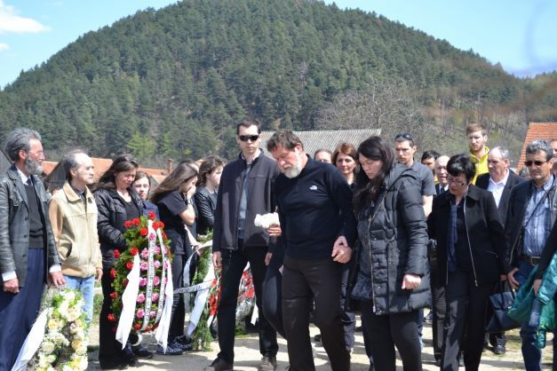 Imagini sfâşietoare de la înmormântarea Getei Dor Popescu. Sursa foto: adevărul.ro
