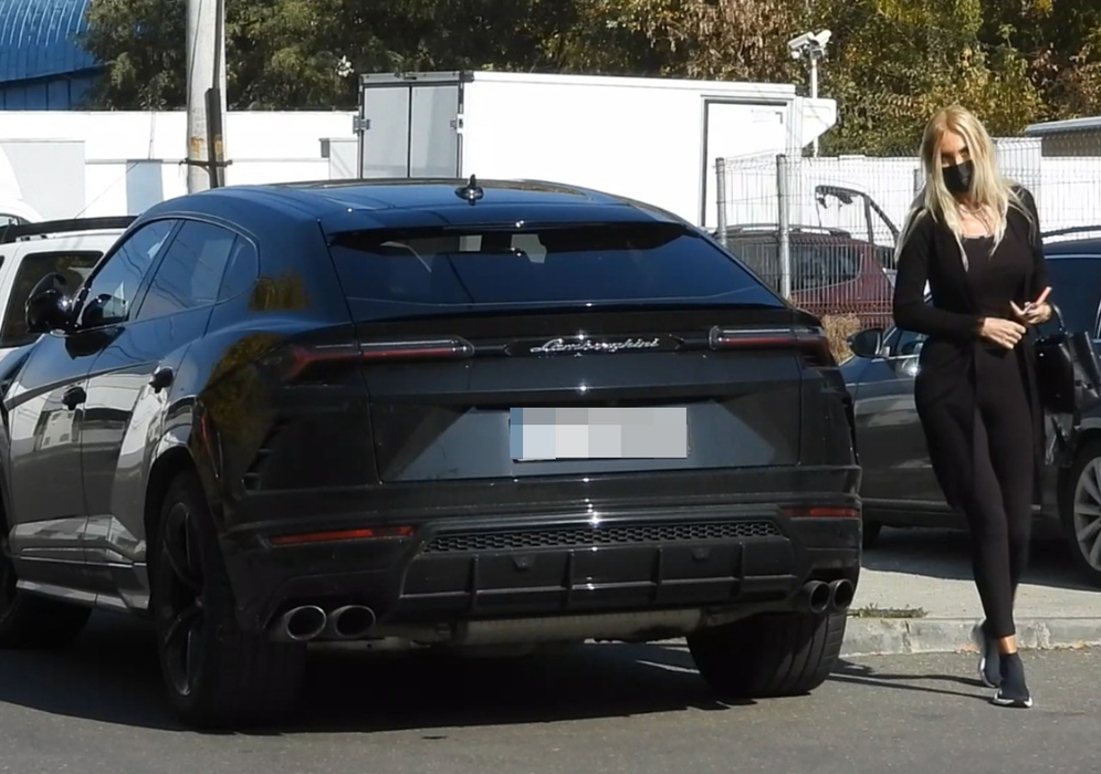 Maya Marcu a ieșit la piață cu bolidul Lamborghini Urus