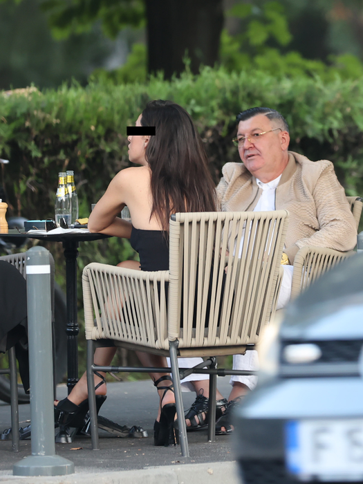 Dan Nicorescu, la o șuetă cu o sexy-brunețică