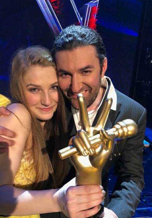 Cu ochii în lacrimi, Smiley a vorbit despre cea mai importantă femeie din viaţa lui. “Se roagă pentru mine mereu!” Nu este vorba despre Gina Pistol
