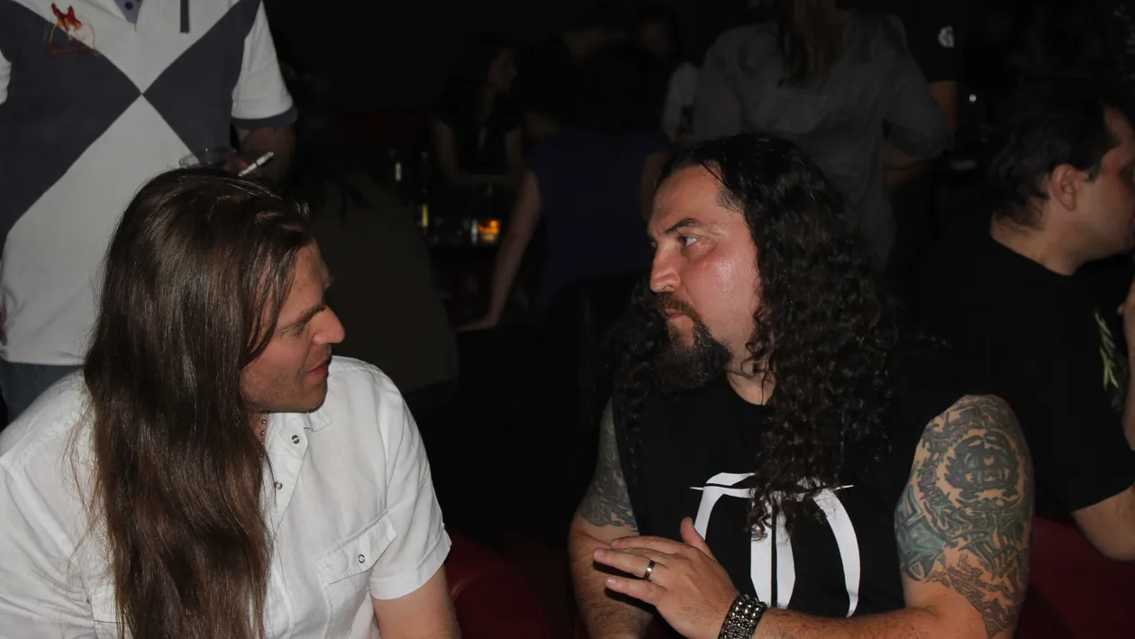 Intalnire de taina inainte de selectia vocalistului Iris! Rafael si Costica Sandu s-au “masurat” o noapte intreaga in club!