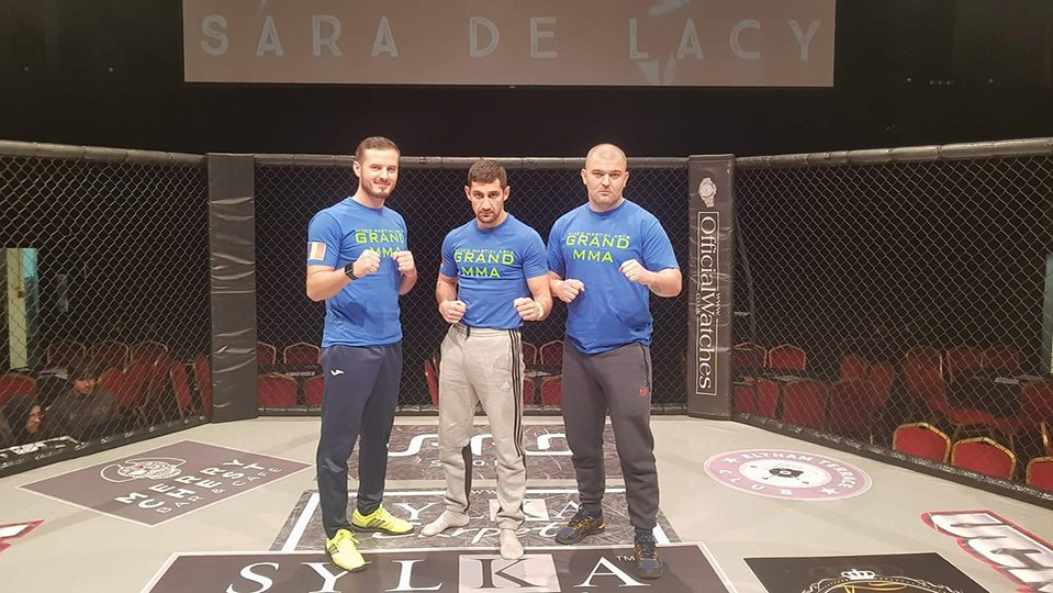 Adrian Vălean (în mijloc) înainte de gala de la Londra
