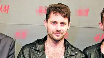 Adi Sina a tocmit un mercenar cibernetic pentru a-l face celebru pe Facebook! A cumparat 50.000 de fani cu 500 euro