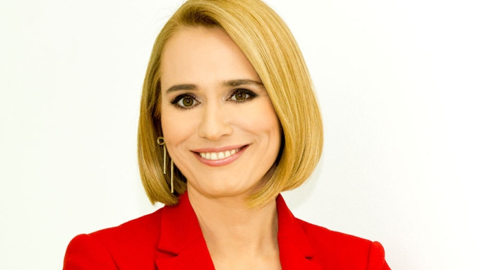 Se asortează si la costumul de baie cu fiica ei. Andreea Esca a "fugit" la mare cu familia: "Care-i mama si care-i fata?"