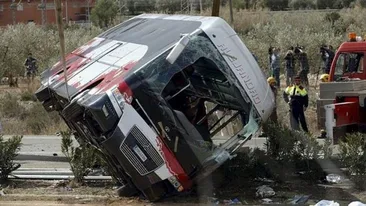 Tragedie: un autocar s-a răsturnat, iar 27 de persoane au murit! Care este bilanţul răniţilor
