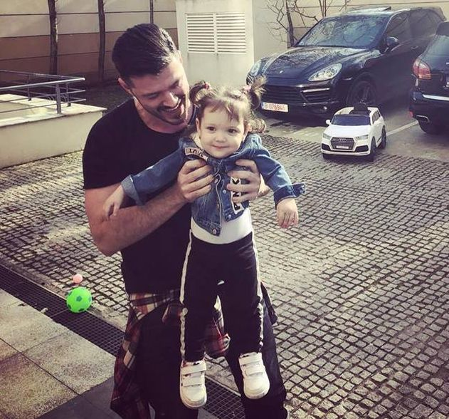 Fotografia de colecție a lui Victor Slav cu fetița lui