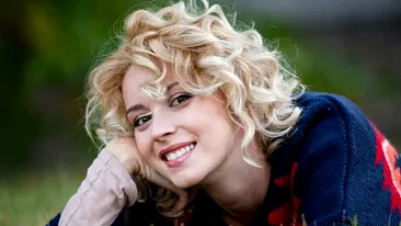 Diana Dumitrescu, provocatoare pe VIDEOCHAT! Vezi imagini FIERBINŢI cu frumoasa actriţă