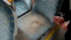 Video incredibil! Uite cat de jegoase sunt autobuzele din Bucuresti - Dupa ce vezi asta nu o sa te mai bati pe scaune cu pensionarele