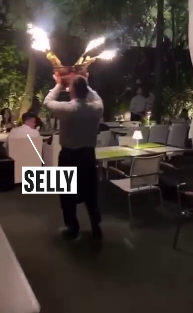La o "ieșire", Abi Talent a comandat pentru Selly mai multe sticle de șampanie scumpă