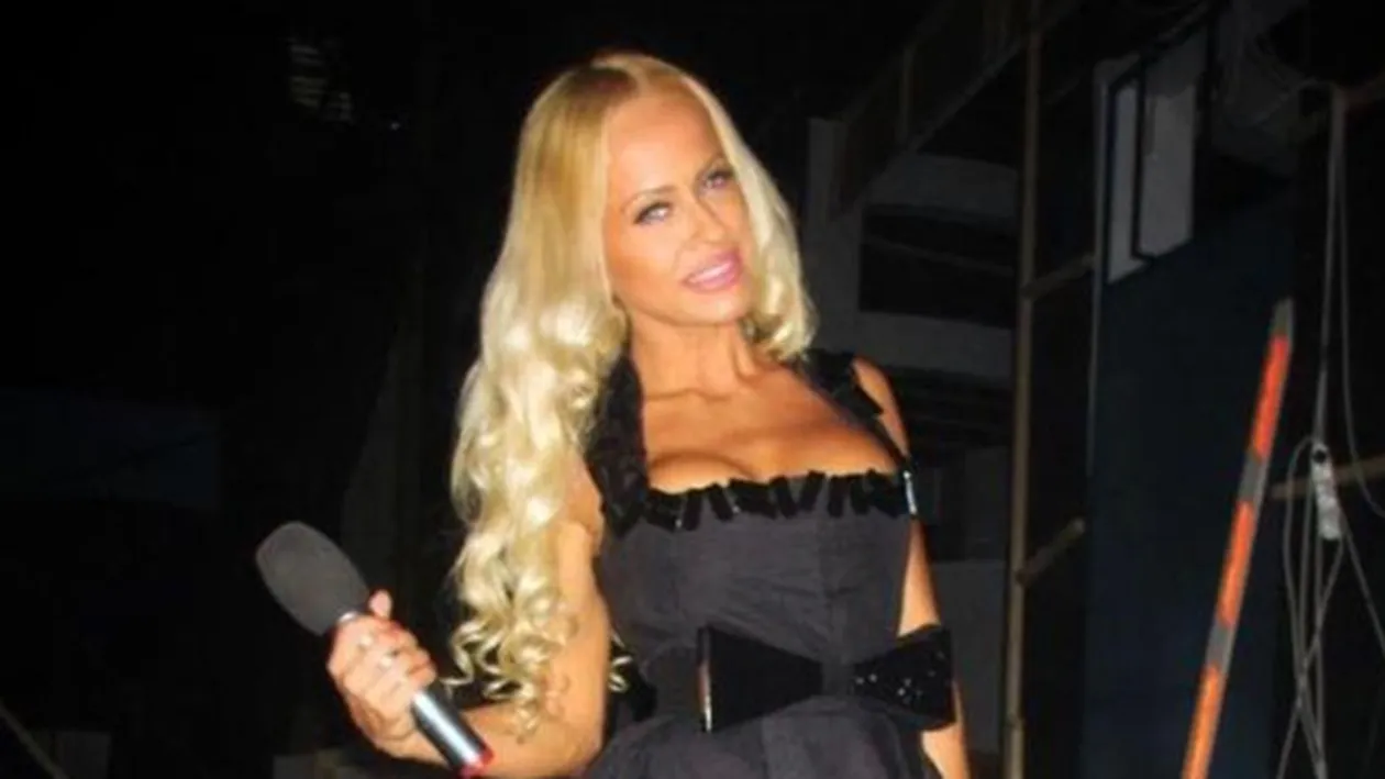 Schimbare fabuloasa de look pentru Anda Adam! Nu te-ai fi asteptat niciodata sa o vezi asa. Indiciu: tot sexy a ramas