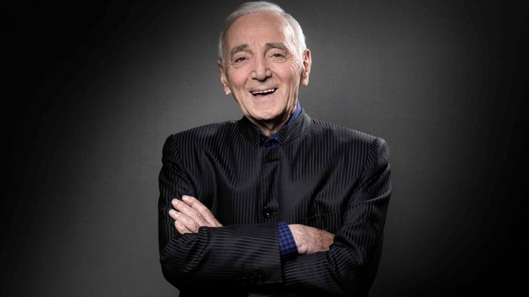 Charles Aznavour a murit în urma unei insuficiențe cardio-respiratorii