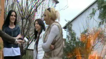 Cele mai sexy fotomodele din Romania au salvat un miel de la sacrificat!