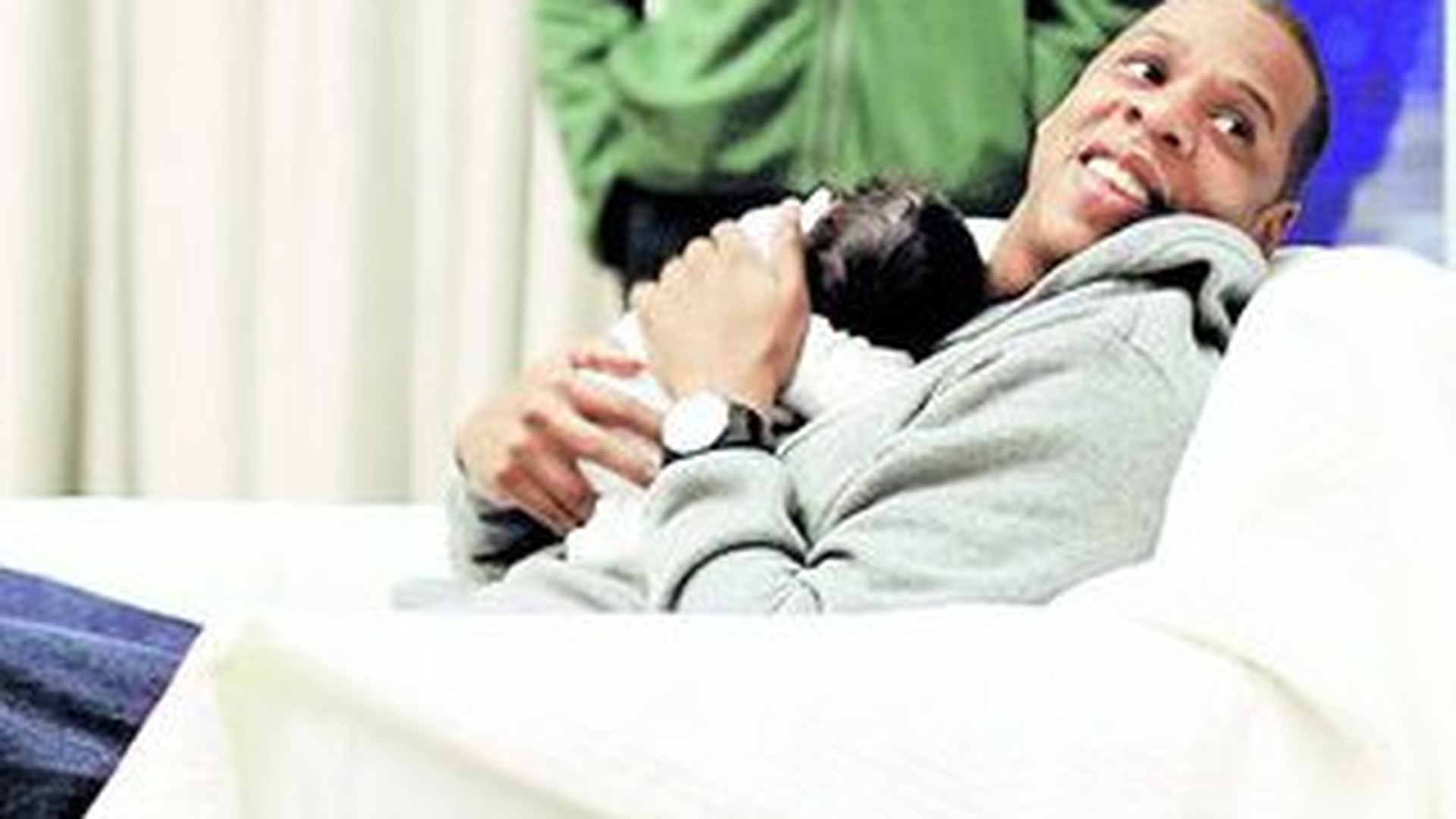 Beyonce si Jay-Z nu au tinut cont ca ar fi putut castiga cateva milioane de dolari. Au dat gratis primele poze cu fiica lor