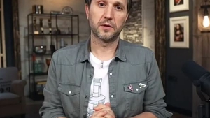 Ce studii are, de fapt, Andi Moisescu. Nu are nicio legătură cu televiziunea