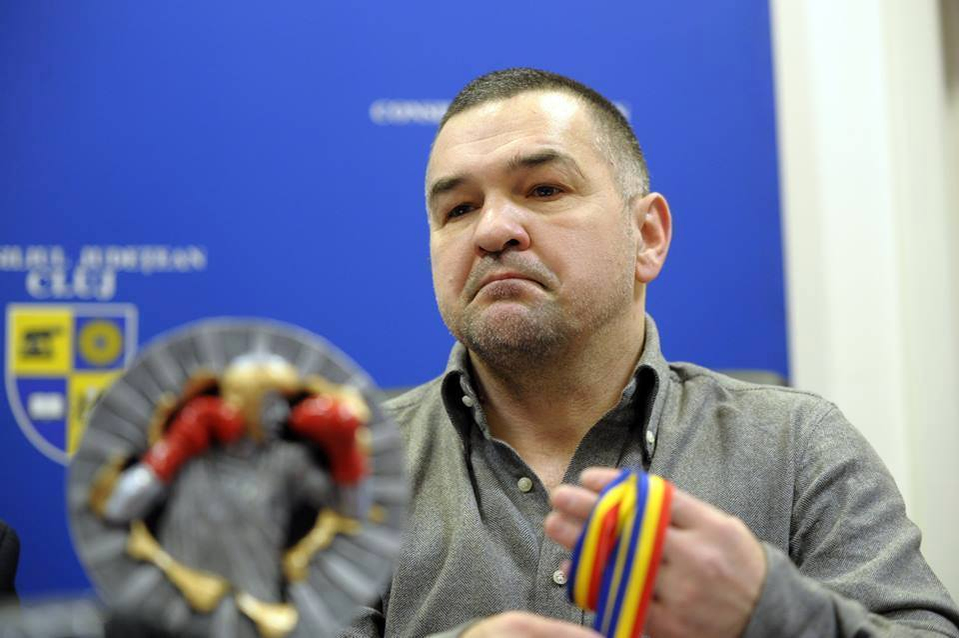 Leonard Doroftei nu stă cu mâinile în sân după ce Primăria Ploieşti l-a obligat să îşi închidă pub-ul
