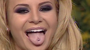 Marinei Dina i-a placut foarte mult la CANCAN TV! A venit fara sutien si cu sfarcurile la vedere