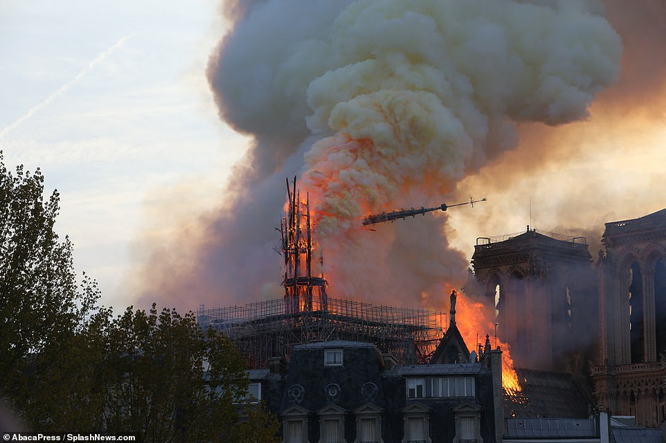 Primele imagini din interiorul Catedralei Notre Dame, dupa incendiu. Ce a mai rămas din simbolul Parisului