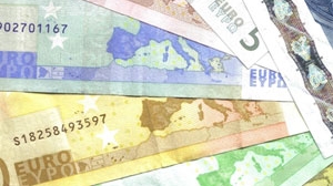 Si-au dat fiul in judecata pentru ca le-a cheltuit banii pe vacante si masini scumpe