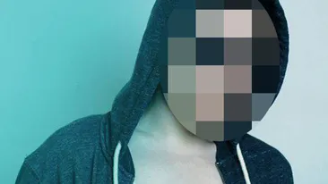 Un CÂNTĂREŢ din România, vedetă pe site-urile de GAY: Îmi place să o...