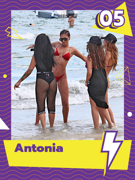 Top 40 sexy-vedete în ipostaze super-provocatoare în public. Pe ce locuri “se bat” Bianca Drăgușanu, Antonia sau Daniela Crudu