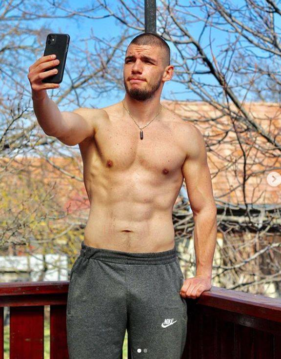 Vlad a strâns sute de mii de urmăritori pe TikTok și Instagram