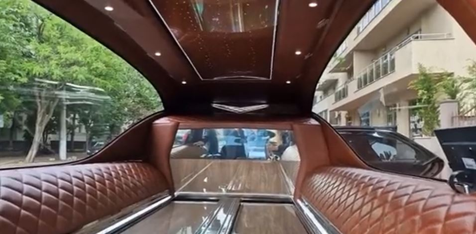 Cum arată dricul de lux în care Silviu Prigoană a fost condus pe ultimul drum. Gabriela Luțucar a dat o avere pe el