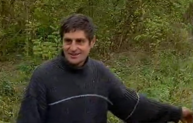 Arthur de la Ceptura a devenit cunoscut în momentul în care şi-a dărâmat casa pentru a construi în locul ei o discotecă.