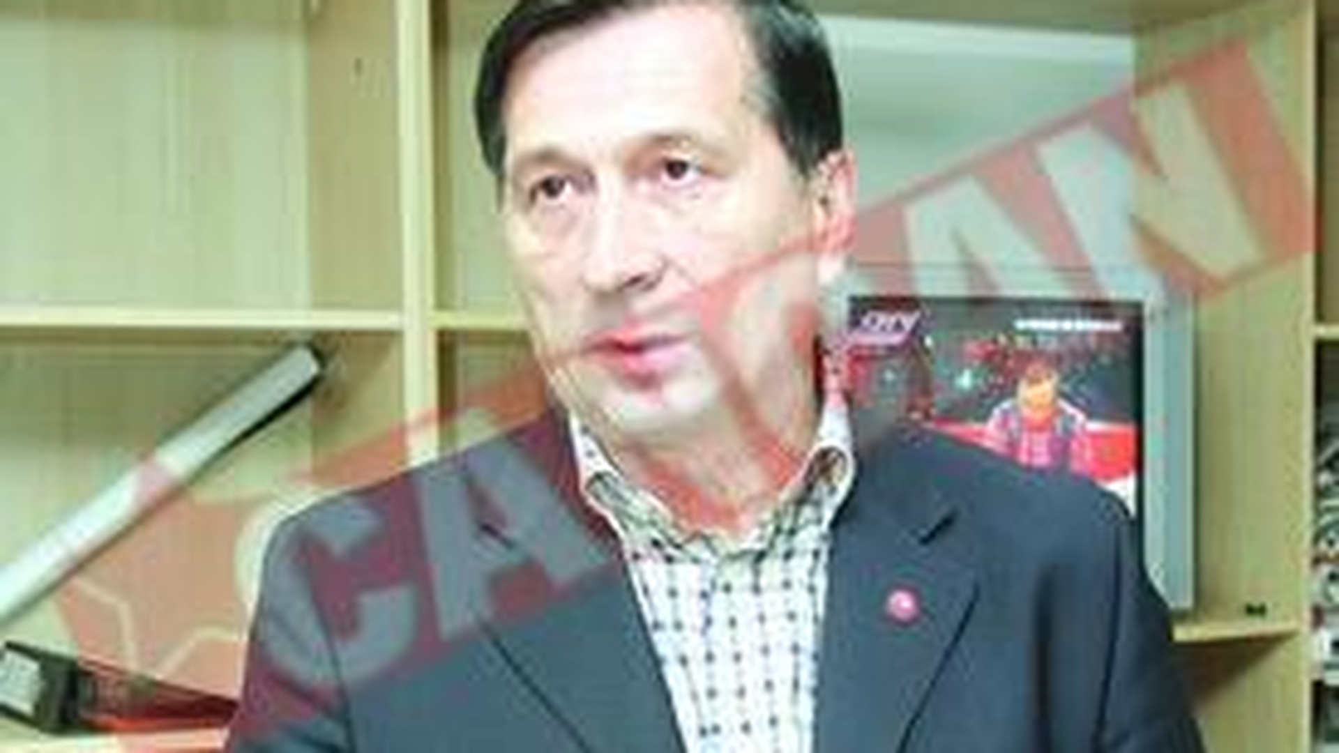 Sandu: "Nu accept sfaturi de la un urmarit penal" Popescu: "La cate am facut pentru el, sa-i fie rusine"