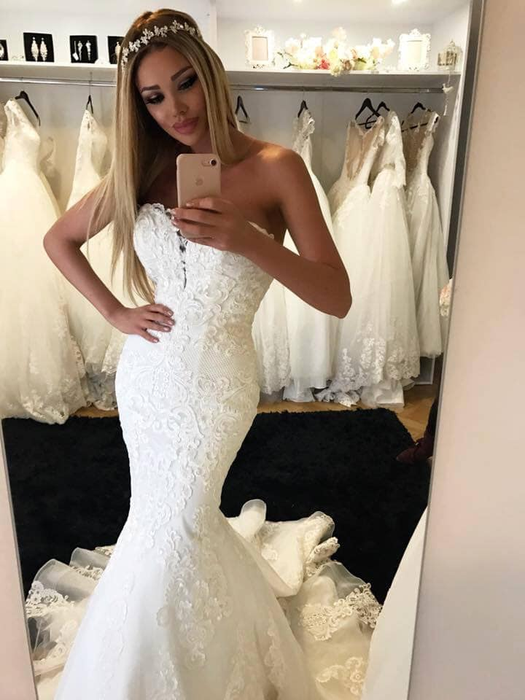 Bianca Drăgușanu visează la ziua nunții cu Alex Bodi?! Are planurile stabilite: “În fața altarului, aş îmbrăca două rochii de mireasă”