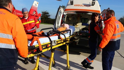Vaslui: Copil de 11 ani în stare gravă după ce s-a electrocutat pe un stâlp de curent