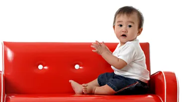 Un chinez, condamnat la inchisoare dupa ce si-a vandut fiul de 2 ani pe internet!