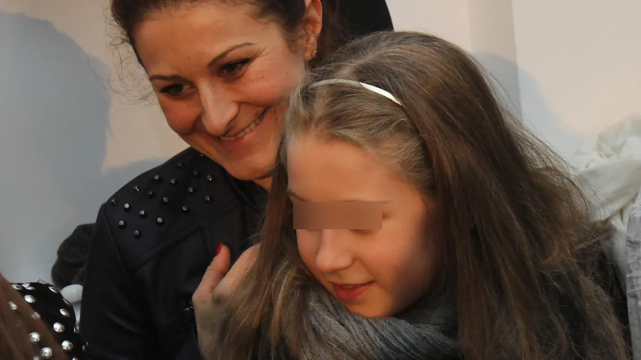 Fiica lui Bartos, la primul eveniment monden! Uite cat de mult ii seamana Eva tatalui sau!