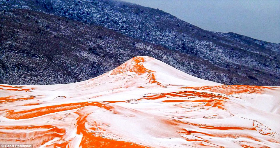A nins în Sahara! Imagini spectaculoase care te lasă fără cuvinte
