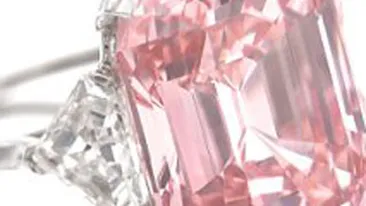 Un inel cu diamant roz, cea mai scumpa bijuterie din lume!