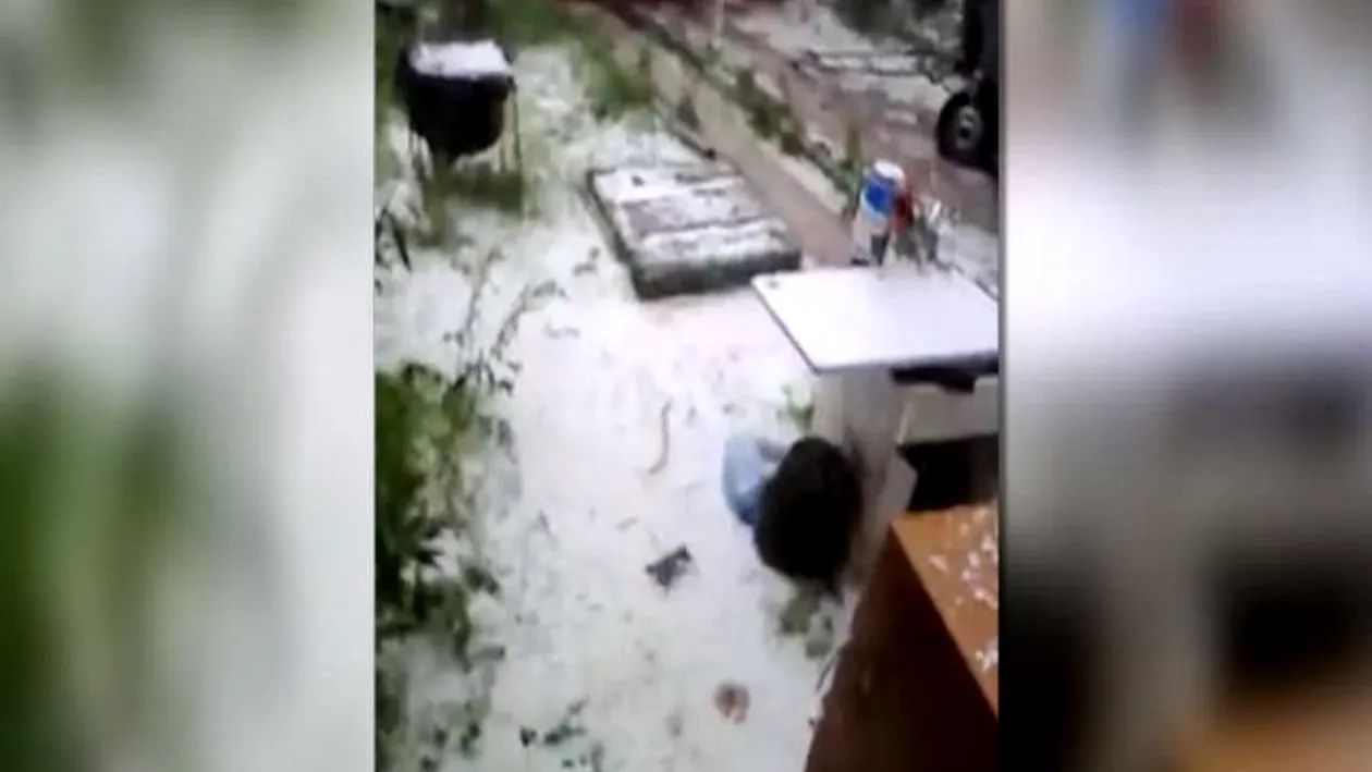 VIDEO |  Dezastru după o furtună cu grindină în Dolj! Localnicii credeau că a venit iarna