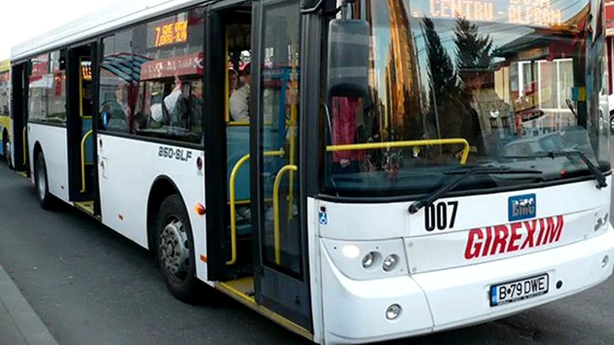 Șofer de autobuz din Pitești, filmat navigând pe Internet în timp ce conducea