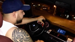 Măcel la Iași. Brăileanu, fratele lui Vandam, a scos sabia și a făcut ferfeniță mașina unui vasluian. Totul s-a întâmplat în stradă