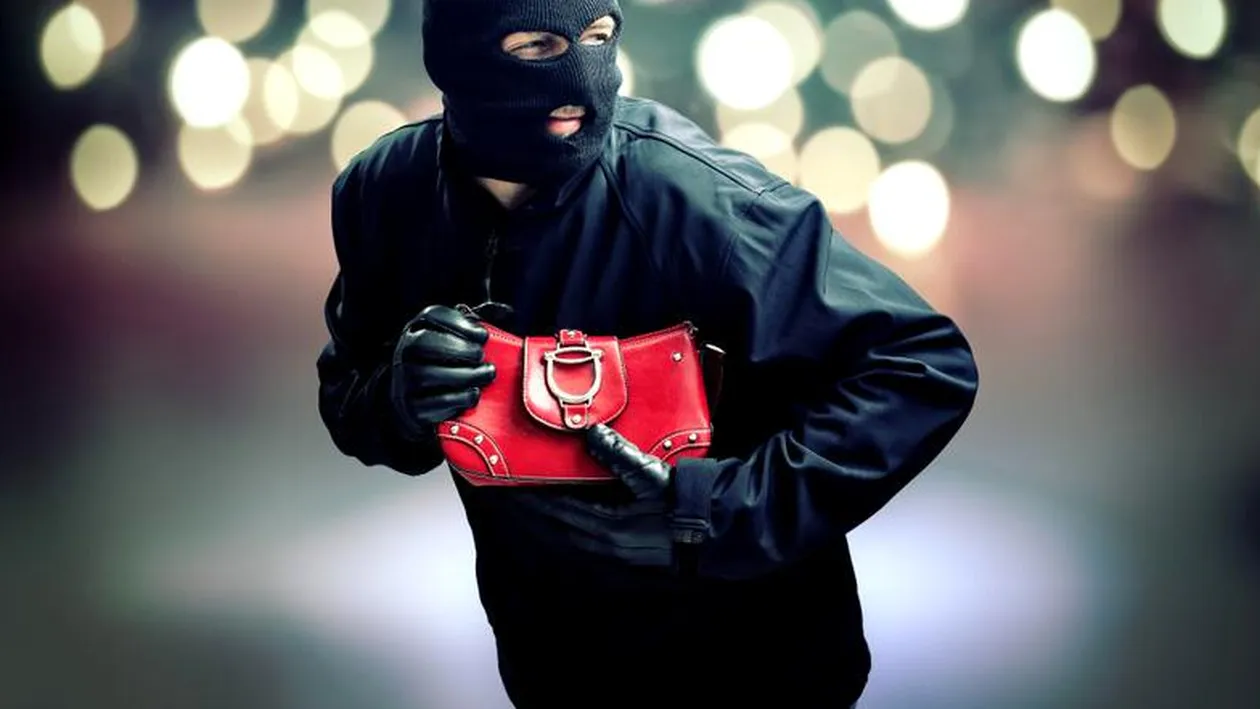 O femeie din Galați a fost atacată de un mascat chiar în cimitir, după o înmormântare!