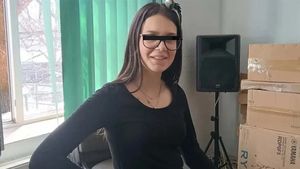 Ea este Denisa, adolescenta de 15 ani care a murit după ce a fost lovită de tren în Bacău. Dezvăluiri tulburătoare: ”S-a pus în mijlocul căii ferate și...”