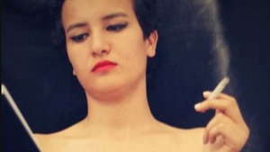 O tanara din Tunisia risca sa fie omorata cu pietre pentru ca a postat o fotografie topless pe Facebook.