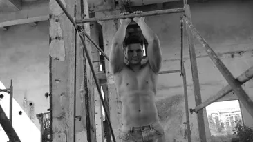 Un fost fotbalist va reprezenta Romania la Mister World 2014! Uite ce bine stau muschii pe Bogdan!