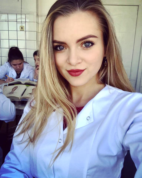 Cine e de fapt Daniela Machidon, sexy-studenta care a luat ultimul golden buzz la Românii au Talent. Ce nu s-a spus la Pro TV