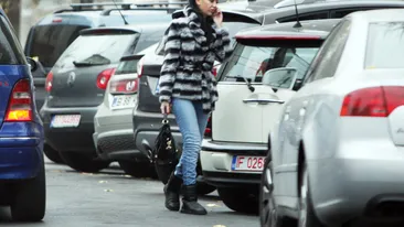 Si-a riscat permisul de conducere ca sa ajunga mai repede la coafor. Denisa de la Bambi, o soferita agresiva!