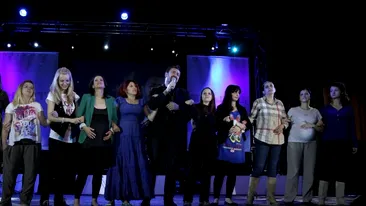 Horia Brenciu a fost asaltat de gravide pe scena, in timpul concertului! Vezi ce s-a intamplat