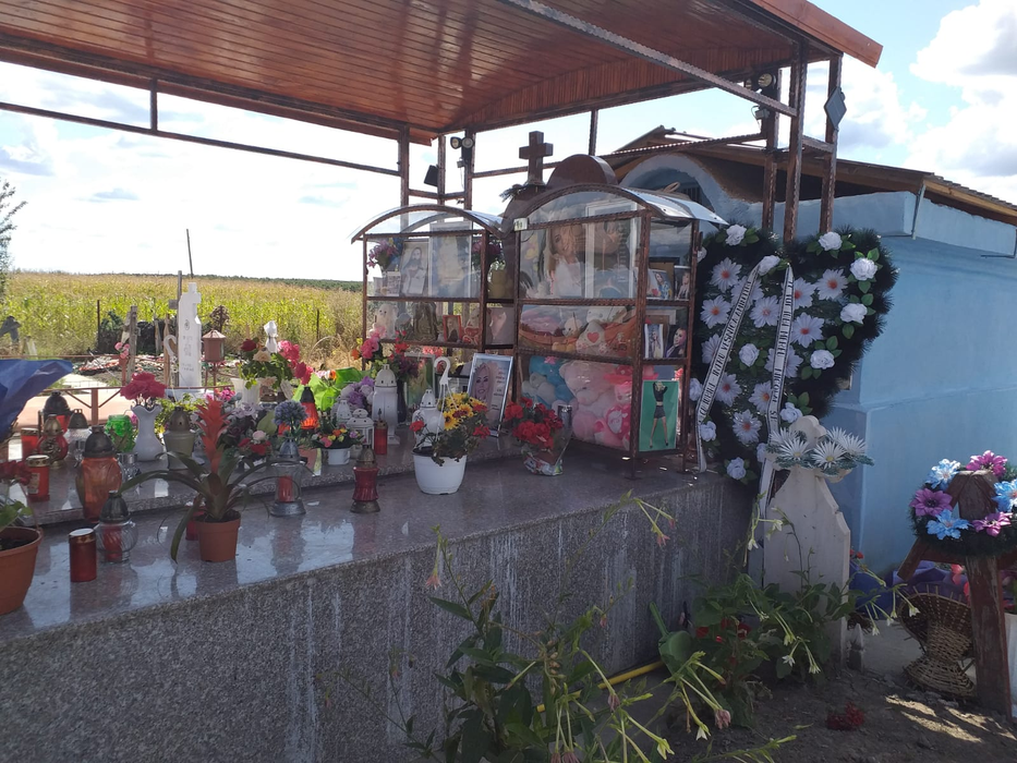 Mormântul Denisei Manelista a devenit loc de pelerinaj